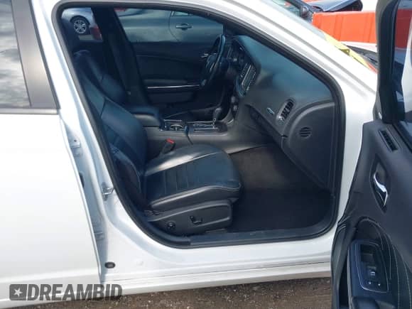 ✅ 2014 Dodge Charger RT • VIN: 2C3CDXCT3EH342422 • Lot: 41923310. Wystawiony na IAAI z przebiegiem 236 320 mil. Bezpłatny archiwum sprzedaży aukcyjnych z USA i szczegółowy raport historii pojazdu na DreamBid. Zdjęcie 5.