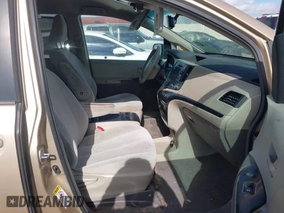 ✅ 2011 Toyota Sienna LE • VIN: 5TDKK3DC2BS115014 • Lot: 43668446. Wystawiony na IAAI z przebiegiem 193 824 mil. Bezpłatny archiwum sprzedaży aukcyjnych z USA i szczegółowy raport historii pojazdu na DreamBid. Zdjęcie 5.