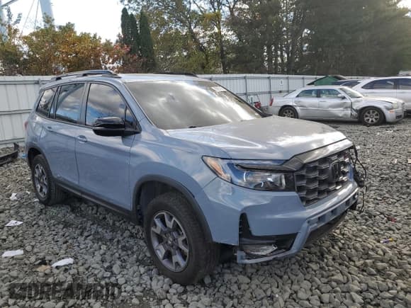 ✅ 2022 Honda Passport TrailSport • VIN: 5FNYF8H62NB025483 • Lot: 89825195. Wystawiony na Copart z przebiegiem 30 374 mil. Bezpłatny archiwum sprzedaży aukcyjnych z USA i szczegółowy raport historii pojazdu na DreamBid. Zdjęcie 4.