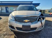 ✅ 2015 Chevrolet Traverse LT • VIN: 1GNKRGKD3FJ148211 • Lot: 89884255. Wystawiony na Copart z przebiegiem 160 371 mil. Bezpłatny archiwum sprzedaży aukcyjnych z USA i szczegółowy raport historii pojazdu na DreamBid. Zdjęcie 5.