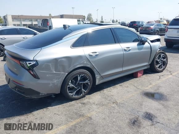 ✅ 2025 Kia K5 GT-Line • VIN: KNAG64J76S5353135 • Lot: 42960707. Wystawiony na IAAI z przebiegiem 12 678 mil. Bezpłatny archiwum sprzedaży aukcyjnych z USA i szczegółowy raport historii pojazdu na DreamBid. Zdjęcie 4.