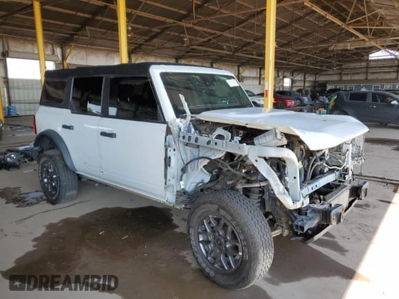 ✅ 2022 Ford Bronco • VIN: 1FMDE5BH3NLB16572 • Lot: 69788555. Wystawiony na Copart z przebiegiem 44 997 mil. Bezpłatny archiwum sprzedaży aukcyjnych z USA i szczegółowy raport historii pojazdu na DreamBid. Zdjęcie 4.