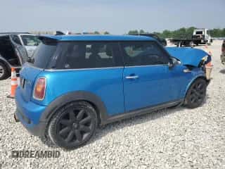 2007 MINI Hardtop S with VIN WMWMF73547TT84449, listed as a Copart auction lot 60490995 with 157,602 mi miles and Salvage title. Bid and sale history available at DreamBid. Image 3.