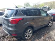 ✅ 2019 Ford Escape Titanium • VIN: 1FMCU9J99KUA43102 • Lot: 42146907. Wystawiony na IAAI z przebiegiem 91 724 mil. Bezpłatny archiwum sprzedaży aukcyjnych z USA i szczegółowy raport historii pojazdu na DreamBid. Zdjęcie 4.