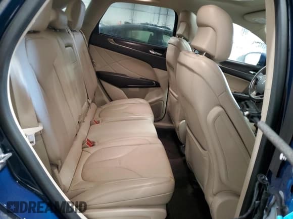 ✅ 2018 Lincoln MKC Reserve • VIN: 5LMCJ3D94JUL14080 • Lot: 91262955. Wystawiony na Copart z przebiegiem 66 583 mil. Bezpłatny archiwum sprzedaży aukcyjnych z USA i szczegółowy raport historii pojazdu na DreamBid. Zdjęcie 11.