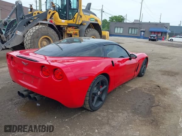 ✅ 2012 Chevrolet Corvette 1LT • VIN: 1G1YA2DW5C5108754 • Lot: 42830016. Listed on IAAI with 32,522 mi. Free auction sales archive from the USA and detailed vehicle history report at DreamBid. Image 4.