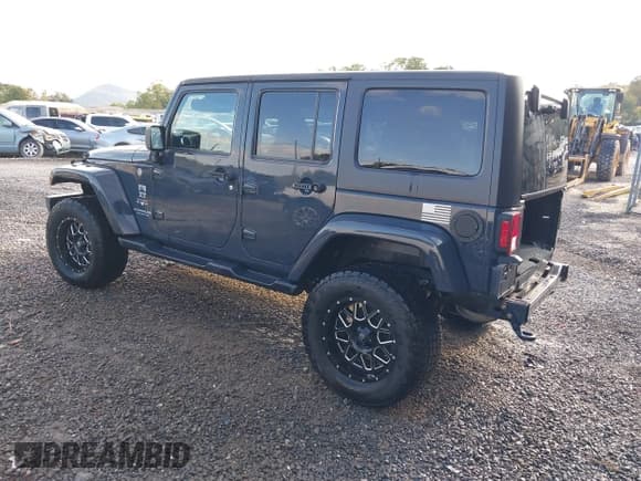 ✅ 2017 Jeep Wrangler Unlimited Sahara • VIN: 1C4HJWEG6HL621133 • Lot: 43272410. Listed on IAAI with 53,244 mi. Free auction sales archive from the USA and detailed vehicle history report at DreamBid. Image 3.