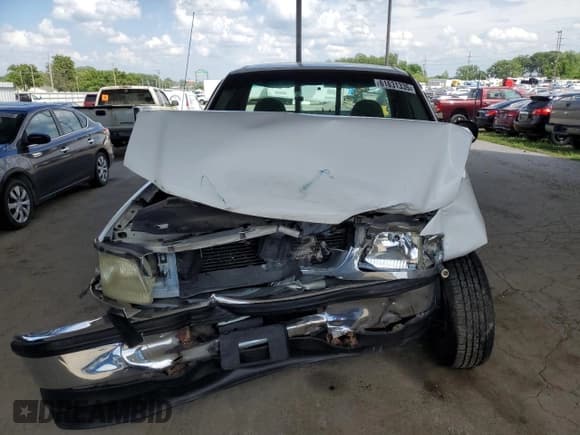 ✅ 1998 Ford F-150 • VIN: 1FTZF1720WNB90719 • Lot: 61631335. Wystawiony na Copart z przebiegiem 153 119 mil. Bezpłatny archiwum sprzedaży aukcyjnych z USA i szczegółowy raport historii pojazdu na DreamBid. Zdjęcie 5.