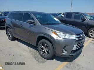 ✅ 2017 Toyota Highlander LE • VIN: 5TDZZRFH4HS221172 • Lot: 43181745. Wystawiony na IAAI z przebiegiem 123 086 mil. Bezpłatny archiwum sprzedaży aukcyjnych z USA i szczegółowy raport historii pojazdu na DreamBid. Zdjęcie 1.