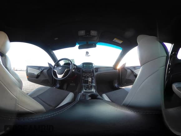 ✅ 2013 Hyundai Genesis Coupe 2.0T • VIN: KMHHT6KD4DU089773 • Lot: 41798496. Wystawiony na IAAI z przebiegiem 116 607 mil. Bezpłatny archiwum sprzedaży aukcyjnych z USA i szczegółowy raport historii pojazdu na DreamBid. Zdjęcie 18.