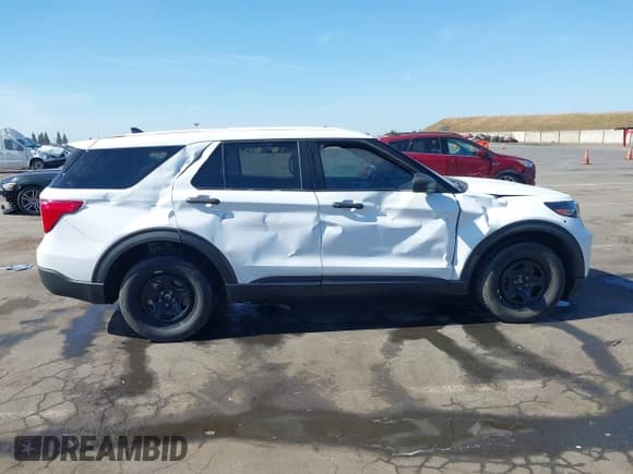 ✅ 2020 Ford Police Interceptor Utility • VIN: 1FM5K8AB1LGA84299 • Lot: 42228548. Wystawiony na IAAI z przebiegiem 41 935 mil. Bezpłatny archiwum sprzedaży aukcyjnych z USA i szczegółowy raport historii pojazdu na DreamBid. Zdjęcie 13.