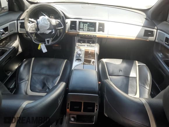 ✅ 2014 Jaguar XF Supercharged • VIN: SAJWA0HP9EMU18258 • Lot: 66036234. Wystawiony na Copart z przebiegiem 9 520 mil. Bezpłatny archiwum sprzedaży aukcyjnych z USA i szczegółowy raport historii pojazdu na DreamBid. Zdjęcie 8.