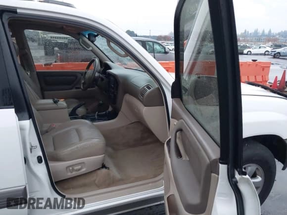 ✅ 2000 Toyota Land Cruiser • VIN: JT3HT05J6Y0120283 • Lot: 43677278. Wystawiony na IAAI z przebiegiem 288 299 mil. Bezpłatny archiwum sprzedaży aukcyjnych z USA i szczegółowy raport historii pojazdu na DreamBid. Zdjęcie 5.