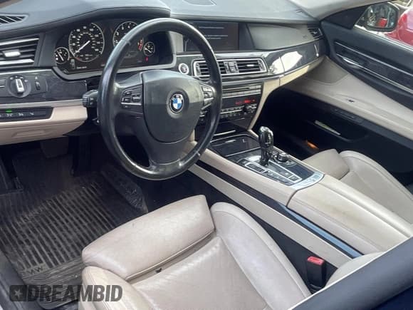 ✅ 2010 BMW 7 Series 750Li xDrive • VIN: WBAKC8C52ACY68181 • Лот: 69687175. Опубликован ранее на Copart с пробегом 164 467 миль. Бесплатный доступ к архиву аукционных продаж из США и подробный отчёт об истории автомобиля на DreamBid. Изображение 9.