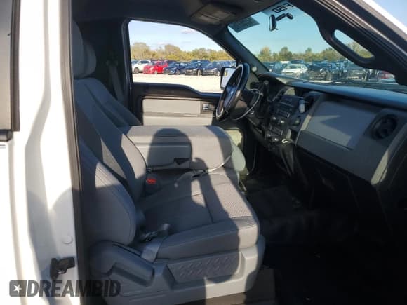 ✅ 2013 Ford F-150 XL • VIN: 1FTMF1CM8DKD91686 • Lot: 82758115. Wystawiony na Copart z przebiegiem 162 676 mil. Bezpłatny archiwum sprzedaży aukcyjnych z USA i szczegółowy raport historii pojazdu na DreamBid. Zdjęcie 10.