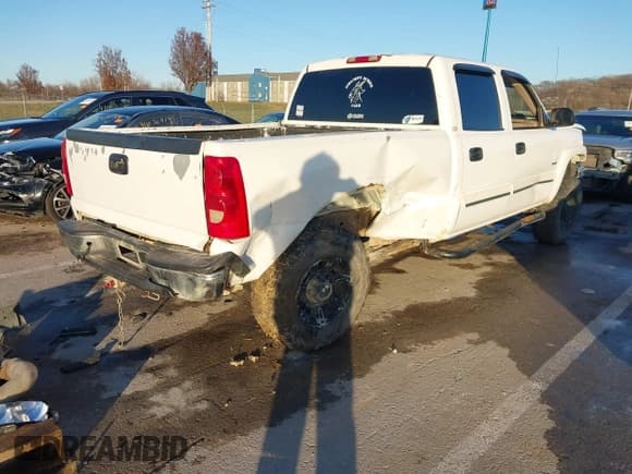 ✅ 2006 Chevrolet Silverado 2500HD LT1 • VIN: 1GCHK23D06F264669 • Lot: 41106561. Listed on IAAI with Not provided. Free auction sales archive from the USA and detailed vehicle history report at DreamBid. Image 4.