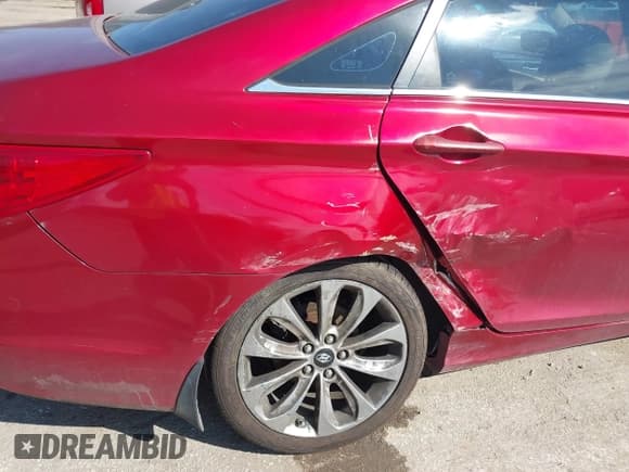 ✅ 2011 Hyundai Sonata GLS • VIN: 5NPEB4AC1BH093262 • Lot: 43333506. Listed on IAAI with 204,542 mi. Free auction sales archive from the USA and detailed vehicle history report at DreamBid. Image 6.