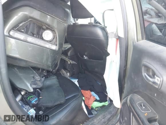 ✅ 2019 Jeep Compass Limited • VIN: 3C4NJDCB8KT639255 • Лот: 43633268. Опубликован ранее на IAAI с пробегом 111 634 миль. Бесплатный доступ к архиву аукционных продаж из США и подробный отчёт об истории автомобиля на DreamBid. Изображение 8.