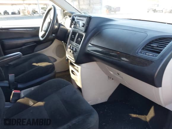 ✅ 2016 Dodge Grand Caravan American Value • VIN: 2C4RDGBG6GR108802 • Lot: 41732721. Wystawiony na IAAI z przebiegiem 90 275 mil. Bezpłatny archiwum sprzedaży aukcyjnych z USA i szczegółowy raport historii pojazdu na DreamBid. Zdjęcie 5.