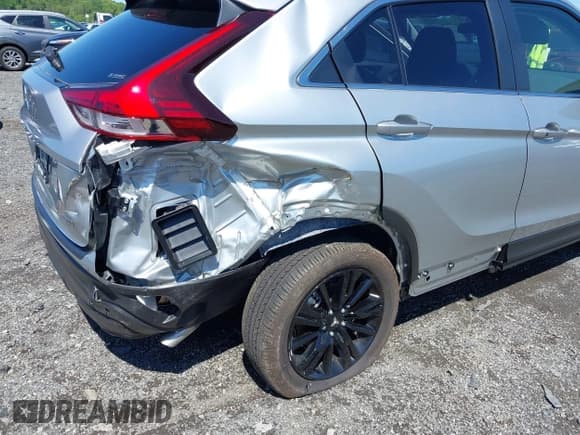 ✅ 2024 Mitsubishi Eclipse Cross LE • VIN: JA4ATVAA2RZ067069 • Lot: 42380722. Listed on IAAI with 937 mi. Free auction sales archive from the USA and detailed vehicle history report at DreamBid. Image 6.