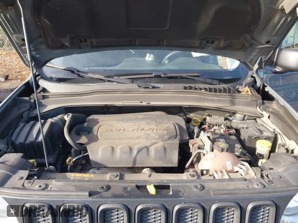 ✅ 2017 Jeep Renegade Sport • VIN: ZACCJBAB7HPE87600 • Lot: 43613043. Wystawiony na IAAI z przebiegiem 204 053 mil. Bezpłatny archiwum sprzedaży aukcyjnych z USA i szczegółowy raport historii pojazdu na DreamBid. Zdjęcie 10.