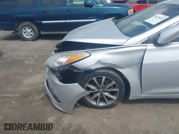 ✅ 2017 Hyundai Azera • VIN: KMHFG4JG9HA579046 • Лот: 40135653. Опубликован ранее на IAAI с пробегом Не указан. Бесплатный доступ к архиву аукционных продаж из США и подробный отчёт об истории автомобиля на DreamBid. Изображение 12.