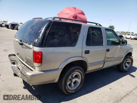 2002 Chevrolet Blazer LS z VIN 1GNDT13W22K190722, wystawiony jako Copart lot #68576164 z przebiegiem 124 420 mil mil oraz Szkoda całkowita • Salvage title. Historia ofert i sprzedaży dostępna na DreamBid. Obrazek 3.