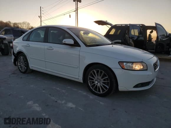 ✅ 2010 Volvo S40 • VIN: YV1382MS9A2496865 • Lot: 93044385. Listed on Copart with 207,820 mi. Free auction sales archive from the USA and detailed vehicle history report at DreamBid. Image 4.