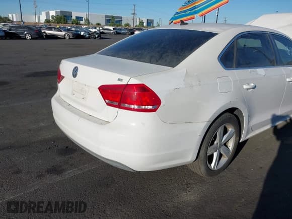 ✅ 2013 Volkswagen Passat SE • VIN: 1VWBP7A35DC088678 • Лот: 42629694. Опубликован ранее на IAAI с пробегом 111 006 миль. Бесплатный доступ к архиву аукционных продаж из США и подробный отчёт об истории автомобиля на DreamBid. Изображение 4.
