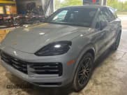 ✅ 2024 Porsche Cayenne • VIN: WP1AA2AY7RDA10904 • Lot: 82136775. Wystawiony na Copart z przebiegiem 7 131 mil. Bezpłatny archiwum sprzedaży aukcyjnych z USA i szczegółowy raport historii pojazdu na DreamBid. Zdjęcie 2.