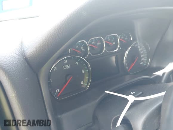 ✅ 2019 Chevrolet Silverado 1500 LT • VIN: 2GCRCPEC6K1208188 • Lot: 42327635. Wystawiony na IAAI z przebiegiem Nie podano. Bezpłatny archiwum sprzedaży aukcyjnych z USA i szczegółowy raport historii pojazdu na DreamBid. Zdjęcie 15.