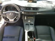 ✅ 2016 Lexus CT 200h • VIN: JTHKD5BH9G2263484 • Лот: 36127053. Опубликован ранее на Copart с пробегом 90 148 миль. Бесплатный доступ к архиву аукционных продаж из США и подробный отчёт об истории автомобиля на DreamBid. Изображение 8.