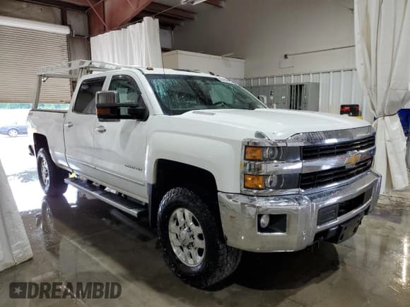 ✅ 2015 Chevrolet Silverado 2500HD LTZ • VIN: 1GC1KWE84FF599619 • Lot: 64751775. Wystawiony na Copart z przebiegiem 279 055 mil. Bezpłatny archiwum sprzedaży aukcyjnych z USA i szczegółowy raport historii pojazdu na DreamBid. Zdjęcie 4.