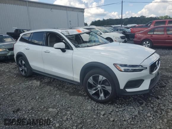 ✅ 2020 Volvo V60 • VIN: YV4102WKXL1040008 • Lot: 64828355. Listed on Copart with 40,803 mi. Free auction sales archive from the USA and detailed vehicle history report at DreamBid. Image 4.