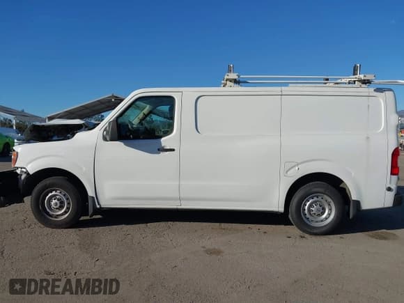 ✅ 2018 Nissan NV Cargo S • VIN: 1N6BF0KY3JN804319 • Lot: 41685586. Wystawiony na IAAI z przebiegiem 97 488 mil. Bezpłatny archiwum sprzedaży aukcyjnych z USA i szczegółowy raport historii pojazdu na DreamBid. Zdjęcie 14.