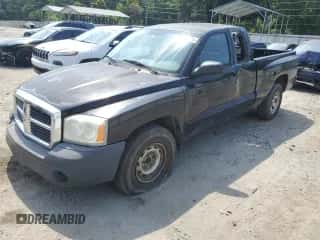2005 Dodge Dakota ST z VIN 1D7HE22K45S204090, wystawiony jako Copart lot #54996024 z przebiegiem Nie podano mil oraz Szkoda całkowita • Salvage title. Historia ofert i sprzedaży dostępna na DreamBid. Obrazek 1.