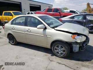 2006 Hyundai Accent GLS z VIN KMHCN46C36U025947, wystawiony jako Copart lot #59064354 z przebiegiem 139 598 mil mil oraz Szkoda całkowita • Salvage title. Historia ofert i sprzedaży dostępna na DreamBid. Obrazek 4.