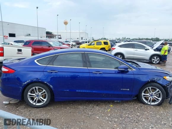 ✅ 2015 Ford Fusion Titanium Hybrid • VIN: 3FA6P0RUXFR126960 • Lot: 42420787. Wystawiony na IAAI z przebiegiem 161 114 mil. Bezpłatny archiwum sprzedaży aukcyjnych z USA i szczegółowy raport historii pojazdu na DreamBid. Zdjęcie 13.