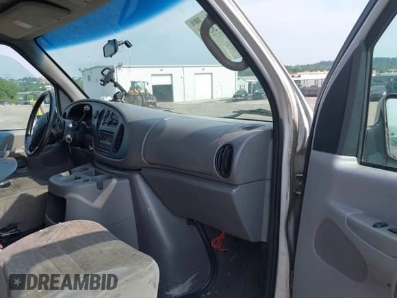 ✅ 2002 Ford Econoline Passenger XL • VIN: 1FBSS31L22HB33221 • Лот: 42613580. Опубликован ранее на IAAI с пробегом 196 057 миль. Бесплатный доступ к архиву аукционных продаж из США и подробный отчёт об истории автомобиля на DreamBid. Изображение 5.