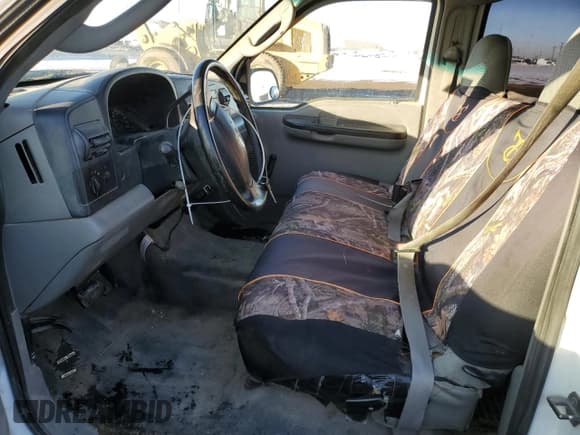 ✅ 2005 Ford F-250 XL • VIN: 1FTSW20505EB32152 • Лот: 41635435. Опубликован ранее на Copart с пробегом 176 471 миль. Бесплатный доступ к архиву аукционных продаж из США и подробный отчёт об истории автомобиля на DreamBid. Изображение 7.