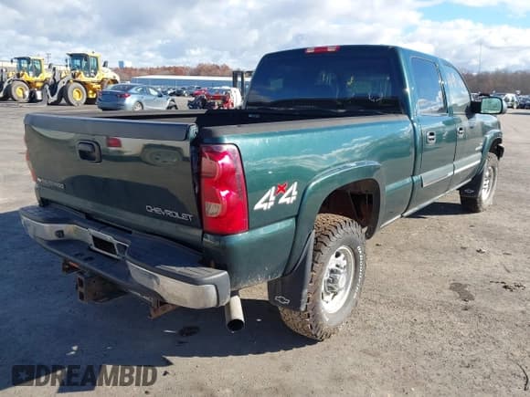 ✅ 2003 Chevrolet Silverado 2500HD LS • VIN: 1GCHK23193F166158 • Lot: 41483404. Wystawiony na IAAI z przebiegiem 238 704 mil. Bezpłatny archiwum sprzedaży aukcyjnych z USA i szczegółowy raport historii pojazdu na DreamBid. Zdjęcie 4.