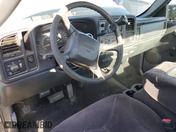 2002 GMC Sierra 1500 z VIN 1GTEC14W92Z280310, wystawiony jako Copart lot #74731204 z przebiegiem 241 075 mil mil oraz Szkoda całkowita • Salvage title. Historia ofert i sprzedaży dostępna na DreamBid. Obrazek 8.