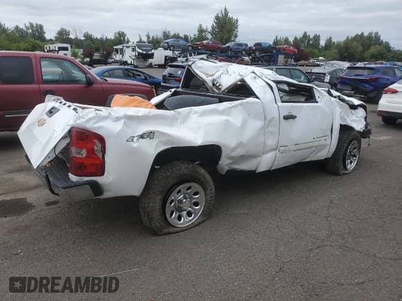 ✅ 2013 Chevrolet Silverado 1500 • VIN: 1GCNKSEA3DZ151591 • Lot: 61342625. Wystawiony na Copart z przebiegiem Nie podano. Bezpłatny archiwum sprzedaży aukcyjnych z USA i szczegółowy raport historii pojazdu na DreamBid. Zdjęcie 3.