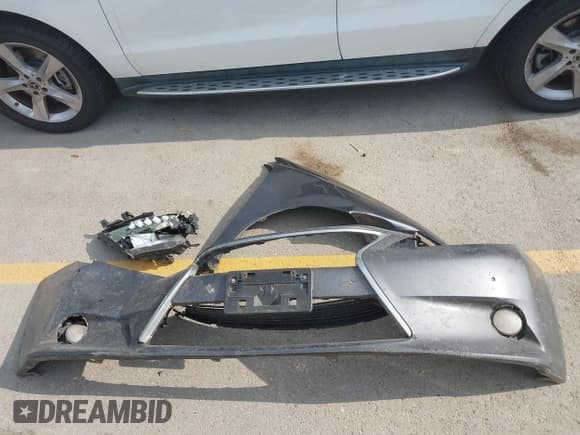 ✅ 2015 Lexus ES 330 • VIN: JTHBK1GG7F2171352 • Lot: 43187569. Listed on IAAI with 187,605 mi. Free auction sales archive from the USA and detailed vehicle history report at DreamBid. Image 12.