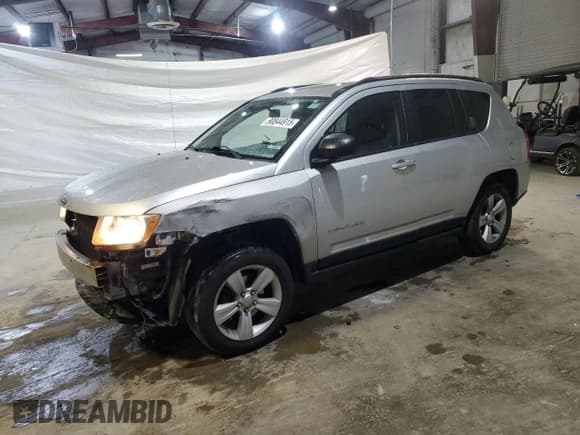 ✅ 2011 Jeep Compass Latitude • VIN: 1J4NF1FB6BD281925 • Lot: 90844915. Listed on Copart with 101,824 mi. Free auction sales archive from the USA and detailed vehicle history report at DreamBid. Image 1.