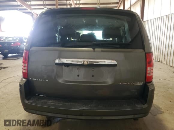 ✅ 2010 Chrysler Town & Country Touring Plus • VIN: 2A4RR8D14AR320910 • Lot: 71674365. Wystawiony na Copart z przebiegiem 209 679 mil. Bezpłatny archiwum sprzedaży aukcyjnych z USA i szczegółowy raport historii pojazdu na DreamBid. Zdjęcie 6.