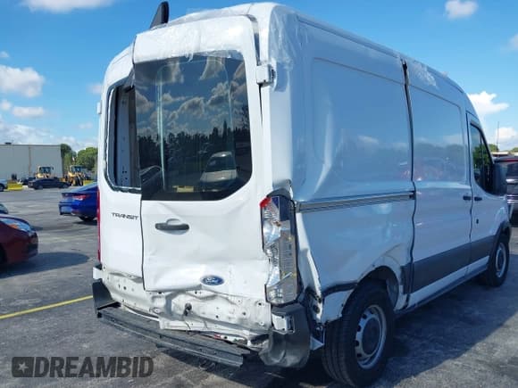 ✅ 2019 Ford Transit • VIN: 1FTYE1CM1KKA05322 • Lot: 43040678. Wystawiony na IAAI z przebiegiem 79 266 mil. Bezpłatny archiwum sprzedaży aukcyjnych z USA i szczegółowy raport historii pojazdu na DreamBid. Zdjęcie 6.