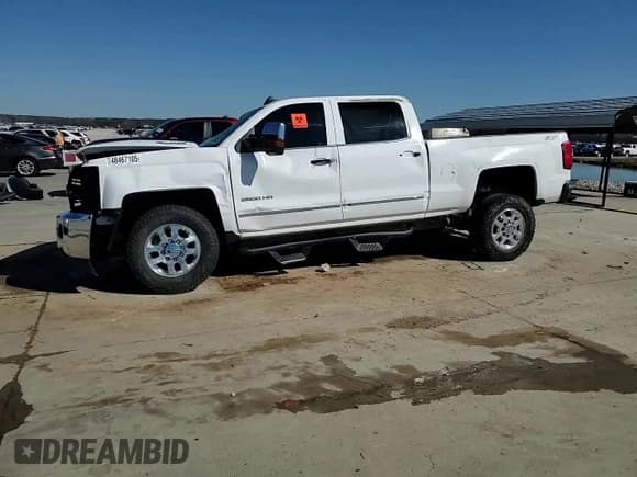 ✅ 2015 Chevrolet Silverado 2500HD LTZ • VIN: 1GC1KWE86FF636508 • Lot: 48467105. Wystawiony na Copart z przebiegiem Nie podano. Bezpłatny archiwum sprzedaży aukcyjnych z USA i szczegółowy raport historii pojazdu na DreamBid. Zdjęcie 13.