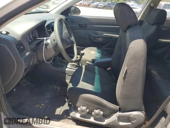 ✅ 2007 Hyundai Accent GS • VIN: KMHCM36C37U044979 • Лот: 56916565. Опубликован ранее на Copart с пробегом 182 836 миль. Бесплатный доступ к архиву аукционных продаж из США и подробный отчёт об истории автомобиля на DreamBid. Изображение 7.