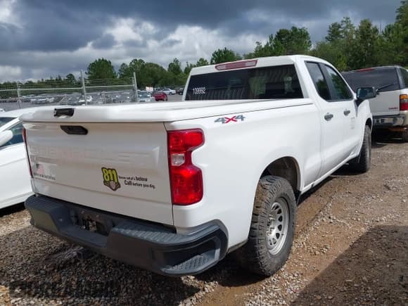 ✅ 2020 Chevrolet Silverado 1500 Work Truck • VIN: 1GCRYAEF1LZ131134 • Лот: 43315096. Опубликован ранее на IAAI с пробегом 158 833 миль. Бесплатный доступ к архиву аукционных продаж из США и подробный отчёт об истории автомобиля на DreamBid. Изображение 4.